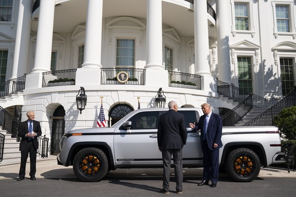 White House senior trade adviser Peter Navarro Lordstown, left, looks on as Motors CEO Steve Burns shows President Donald Trump the Endurance all-electric pickup truck, made in Lordstown, Ohio, at the ...