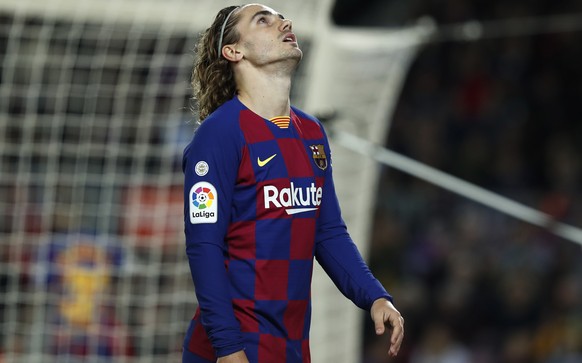 Barcelona&#039;s Antoine Griezmann reacts during a Spanish La Liga soccer match between Barcelona and Levante at the Camp Nou stadium in Barcelona, Spain, Sunday Feb. 2, 2020. (AP Photo/Joan Monfort)