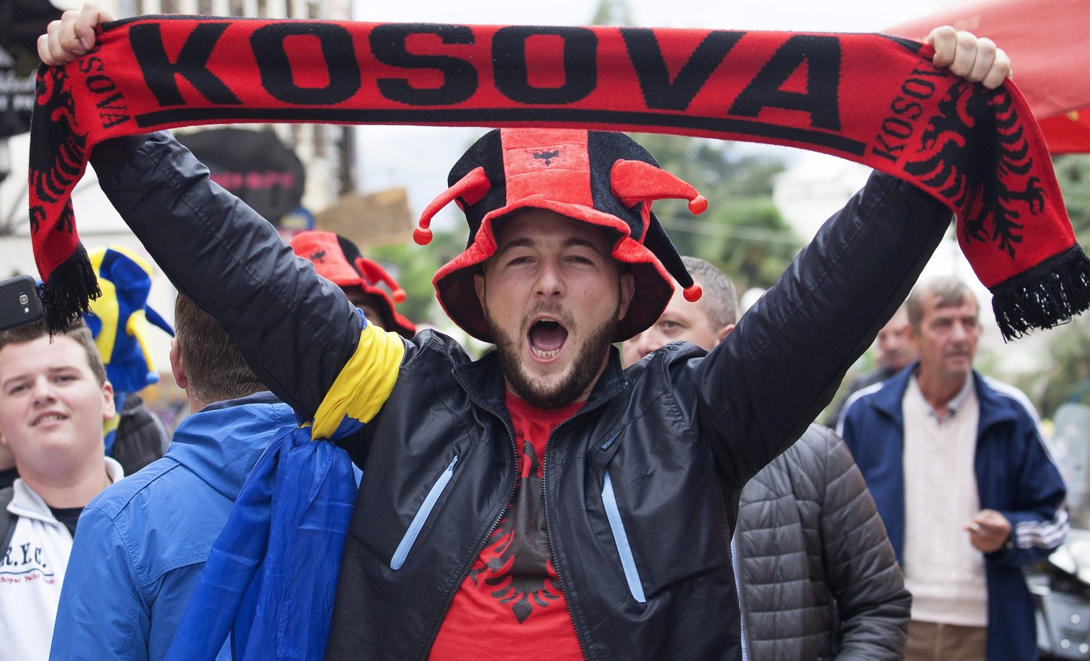 epa05572860 Kosovo fans gather in the city centre of Shkoder, Albania, 06 October 2016, prior to the FIFA World Cup 2018 qualifying soccer match between Kosovo and Croatia. EPA/ARMANDO BABANI