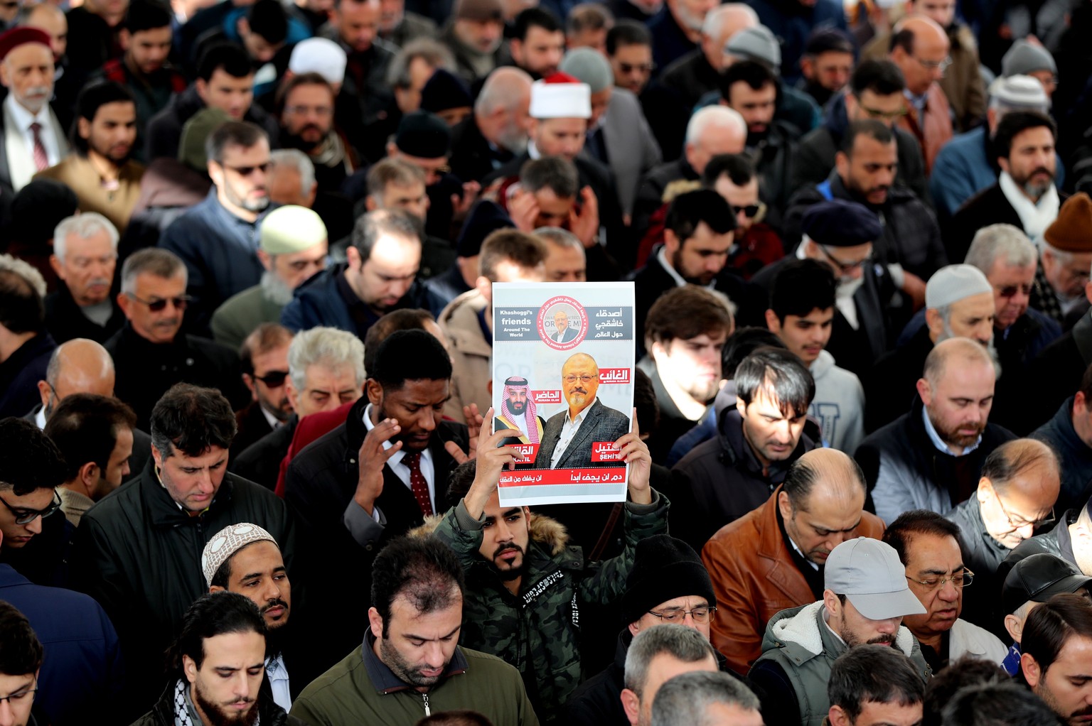 epa07169793 People hold photo of slain Saudi journalist Jamal Khashoggi as they perform a prayer at Fatih Mosque in Istanbul, Turkey, 16 November 2018. According to reports, Saudi Arabia&#039;s Attorn ...