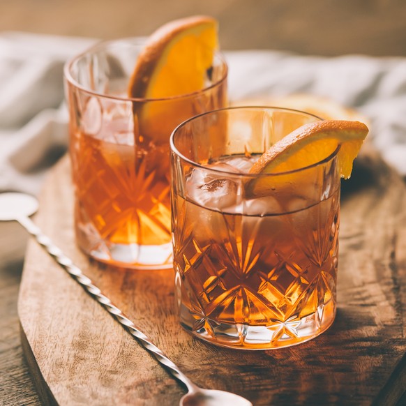 old fashioned cocktail whisky whiskey angostura drink trinken alkohol