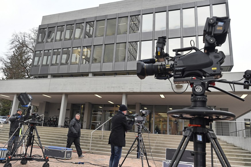 Medien vor dem Aargauer Obergericht in Aarau am Donnerstag, 13. Dezember 2018. Vor dem Obergericht findet der Berufungsprozess zum Vierfachmord von Rupperswil statt. (KEYSTONE/Walter Bieri)