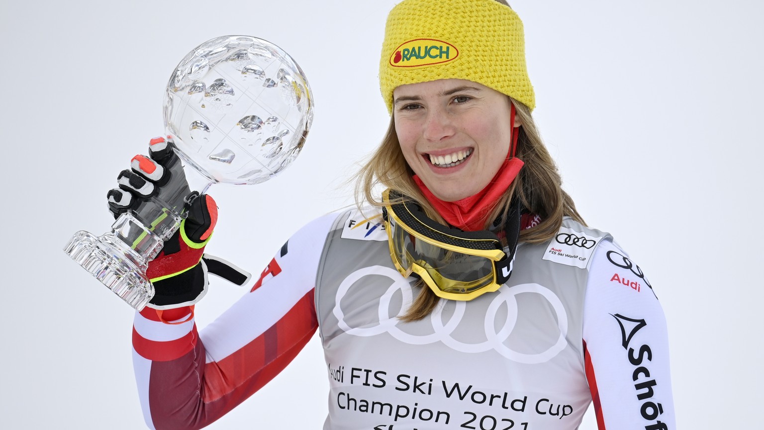 epa09085570 Katharina Liensberger of Austria celebrates with the crystal globe of the overall women&#039;s Slalom competition after the second run of the women&#039;s Slalom race at the FIS Alpine Ski ...