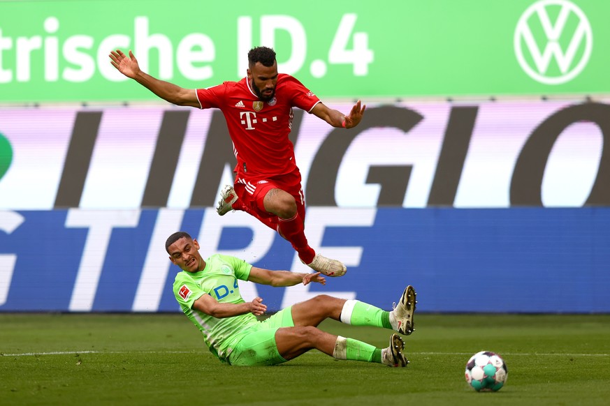 epa09141689 Eric Maxim Choupo-Moting (top) of FC Bayern Muenchen is challenged by Maxence Lacroix of VfL Wolfsburg during the German Bundesliga soccer match between VfL Wolfsburg and FC Bayern Munich  ...