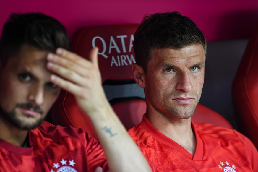 epa07807057 Munich&#039;s Thomas Mueller sits on the bench prior to the German Bundesliga soccer match between FC Bayern Munich and FSV Mainz 05 at Allianz Arena in Munich, Germany, 31 August 2019. EP ...