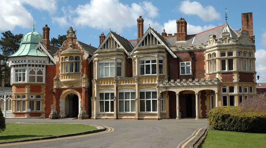 Das Landgut von Bletchley Park. Es gehörte zu den geheimsten Einrichtungen Englands im Zweiten Weltkrieg. Hier und in zahlreichen weiteren Gebäuden im umliegenden Park arbeiteten mehr als 10’000 Perso ...