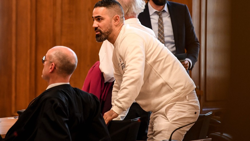 epa07959843 German rapper Bushido (C) at Federal Administrative Court in Leipzig, Germany, 30 October 2019. Federal Administrative Court decides on an AfD complaint against the Bushido his album &quot ...
