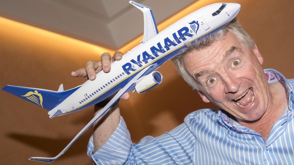 epa06052710 Ryanair&#039;s CEO, Michael O&#039;Leary, poses for photographers prior to the start of a press conference in Rome, Italy, 27 June 2017. Michael O&#039;Leary said &#039;We are pleased to a ...