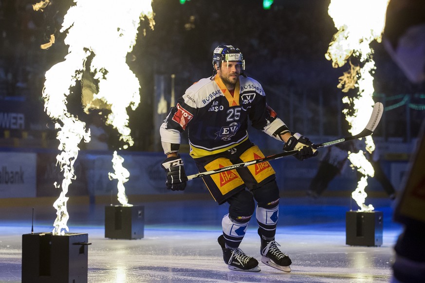Zugs Viktor Stalberg vor dem Eishockeyspiel der National League zwischen dem EV Zug und dem HC Davos am Samstag, 23. September 2017, in der Bossard Arena in Zug. (KEYSTONE/Alexandra Wey)