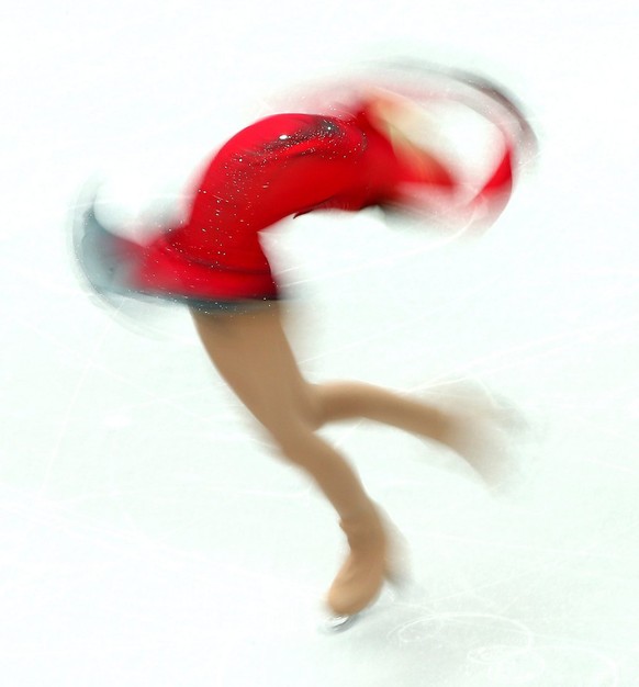 epa04064978 Yulia Lipnitskaya of Russia performs during the women&#039;s Free Skating of the Figure Skating team event at the Iceberg Skating Palace during the Sochi 2014 Olympic Games, Sochi, Russia, ...