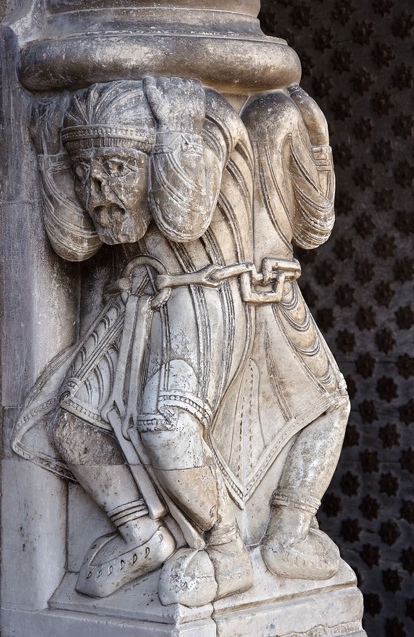 Versklavte Sarazenen, Pfeilerfigur in der Kirche&nbsp;Sainte-Marie von Oloron.&nbsp;
