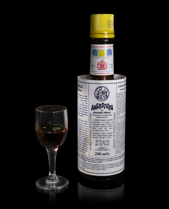 angostura aromatic bitters cocktails trinken drinks alkohol https://upload.wikimedia.org/wikipedia/commons/d/da/Angostura_aromatic_bitters_dD.jpg