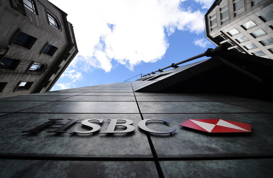 epa08225294 (FILE) - A view of a Hong Kong and Shanghai Banking Corporation (HSBC) bank branch in London, Britain, 09 June 2015 (reissued 18 February 2020). According to the bank&#039;s interim CEO No ...