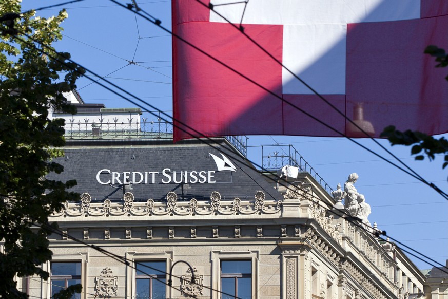 ZUR MILLIONENSTRAFE DER US-BOERSENAUFSICHT SEC FUER DIE CREDIT SUISSE CS, STELLEN WIR IHNEN AM FREITAG, 21. FEBRUAR 2014, FOLGENDES ARCHIVBILD ZUR VERFUEGUNG - Logo of Credit Suisse bank in Paradeplat ...