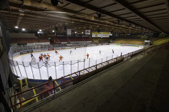La patinoire lors du match a huis clos du championnat suisse de hockey sur glace de Swiss League entre le HC Sierre et le HC Ajoie, ce mercredi, 2 decembre 2020, a la patinoire du Graben a Sierre. (KE ...