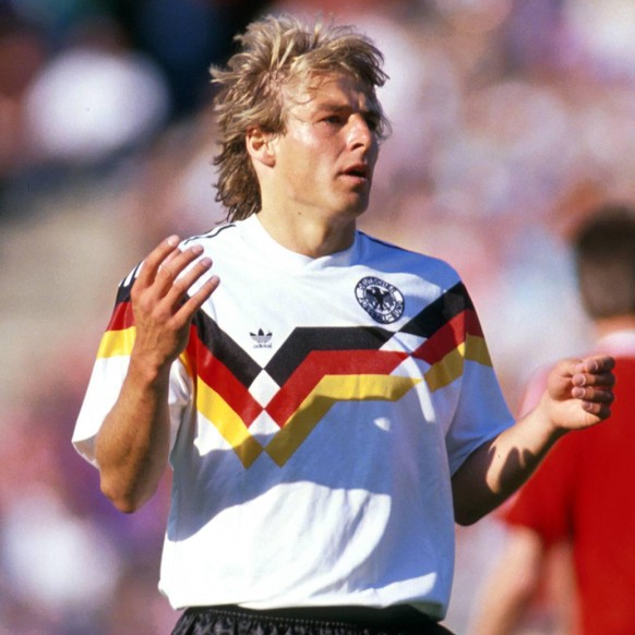 Bildnummer: 00138145 Datum: 26.05.1990 Copyright: imago/Norbert Schmidt
Jürgen Klinsmann (BRD); Testspiel, Test, Nationalmannschaft, Nationalteam, Nationaltrikot; close Freundschaftsspiel 1990, Länder ...
