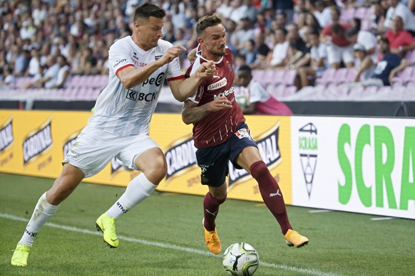 Xamax&#039;s defender Marcis Oss, left, fights for the ball with Servette&#039;s midfielder Sebastien Wuethrich, right, during the Super League soccer match of Swiss Championship between Servette FC a ...