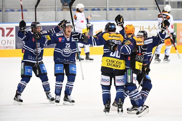 Ambri&#039;s player Matt D&#039;Agostini celebrates with teammates the 3-2 goal during the preliminary round game of National League A (NLA) Swiss Championship 2016/17 between HC Ambri Piotta and EV Z ...