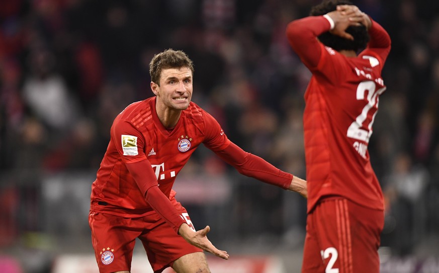 epa08036009 Bayern&#039;s Thomas Mueller (L) and Bayern&#039;s Serge Gnabry (R) react during the German Bundesliga soccer match between FC Bayern Munich and Bayer 04 Leverkusen in Munich, Germany, 30  ...