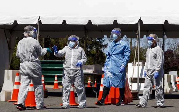 epa08417505 Healthcare workers make preparations for patients to arrive at a COVID-19 testing site at the New Bridge Health Center in Paramus, New Jersey, USA, 12 May 2020. States around the country a ...