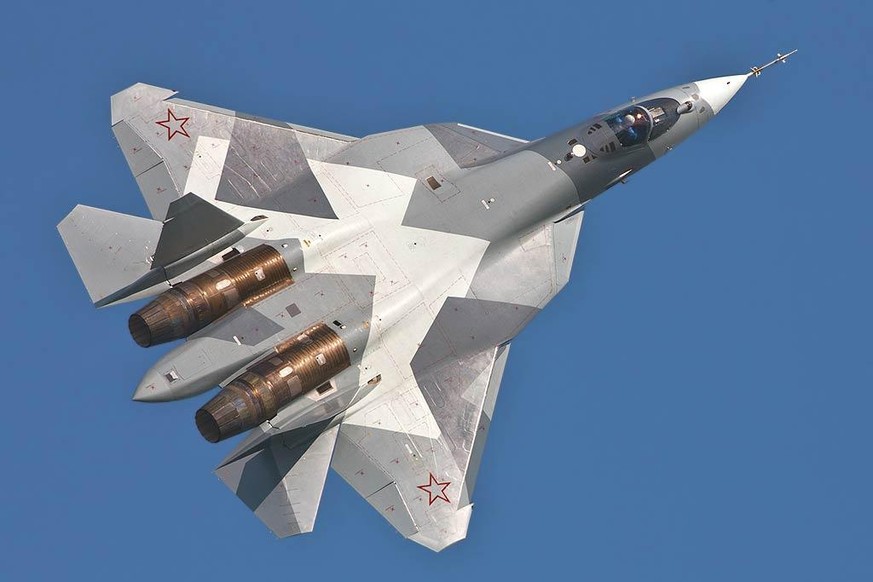 Warum der Westen seine militärische Überlegenheit verlieren könnte
Die Suchoi T-50 fehlt in der Liste. Das russische gegenstück zur F-22 Raptor. Tarnkappeneigenschaften, Schubvektorsteuerung und einfa ...