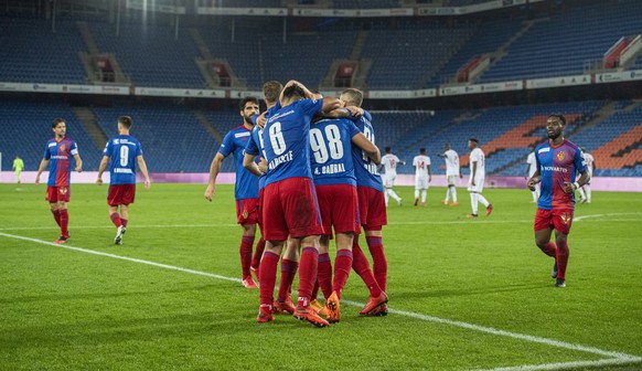 epa08713841 Arthur Cabral (C) from Basel celebrates with teammates after scoring during the UEFA Europa League playoff soccer match between the FC Basel and CSKA Sofia at the St. Jakob Park Stadium in ...