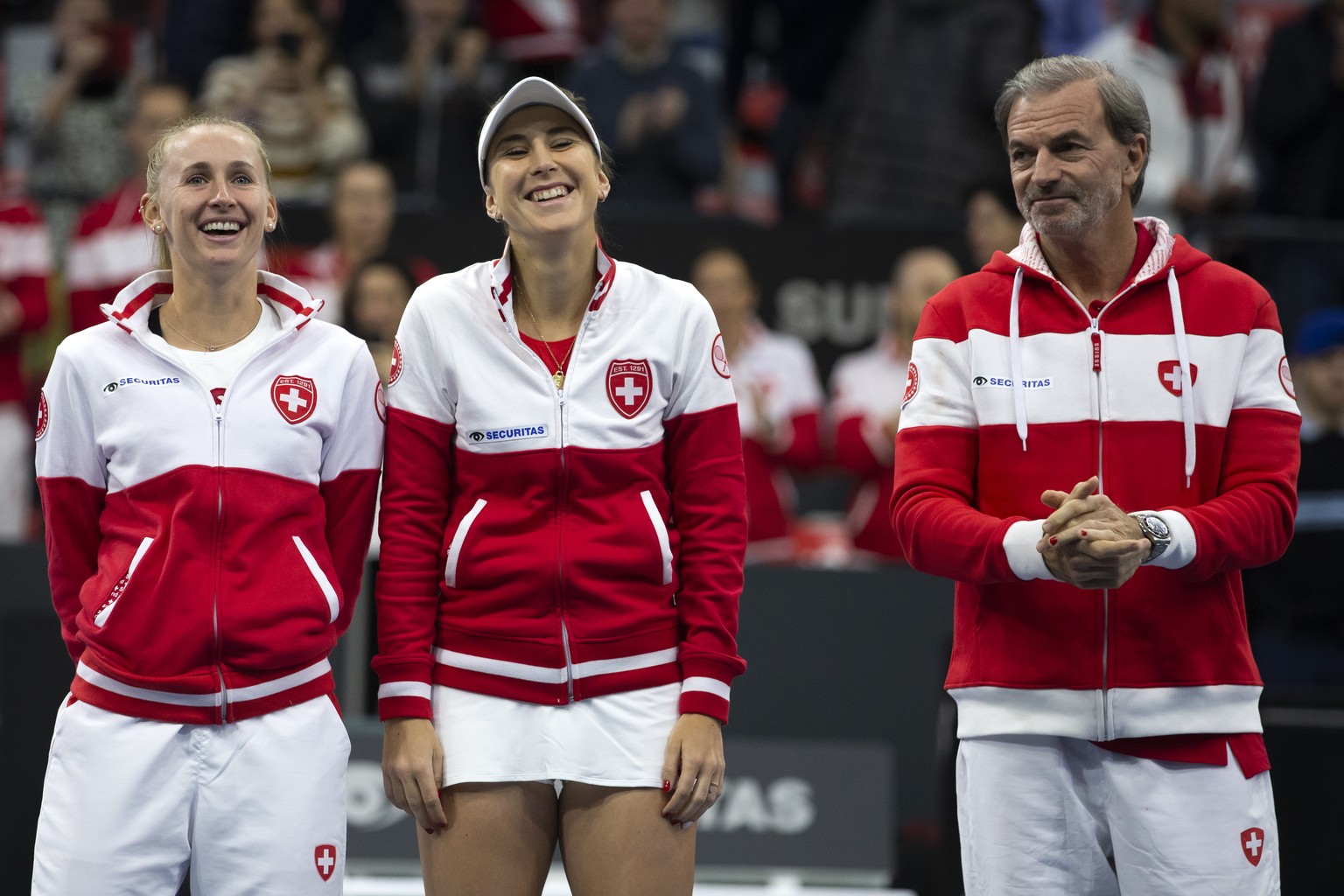 Switzerland&#039;s players Jil Teichmann, Belinda Bencic and team captain Heinz Guenthardt, from left, during the team presentation at the Fed Cup qualifier between Switzerland and Canada in the Swiss ...