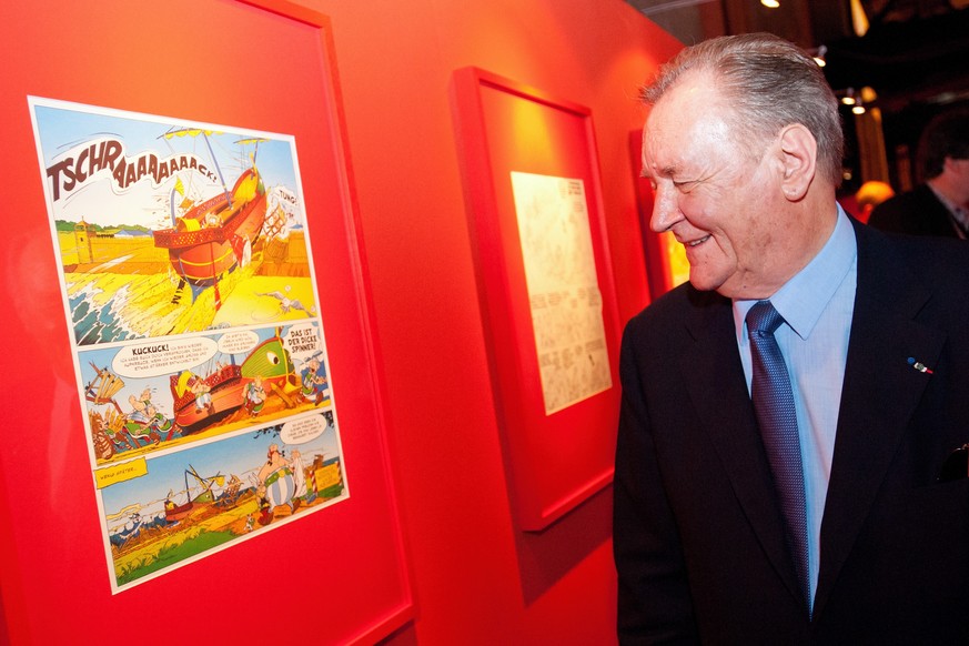 epa08317474 (FILE) - French cartoonist Albert Uderzo visits the exhibition &#039;Asterix and the Celts&#039; at Voelklinger Huette in Voelklingen, Germany, 24 May 2012 (reissued 24 March 2020). Albert ...