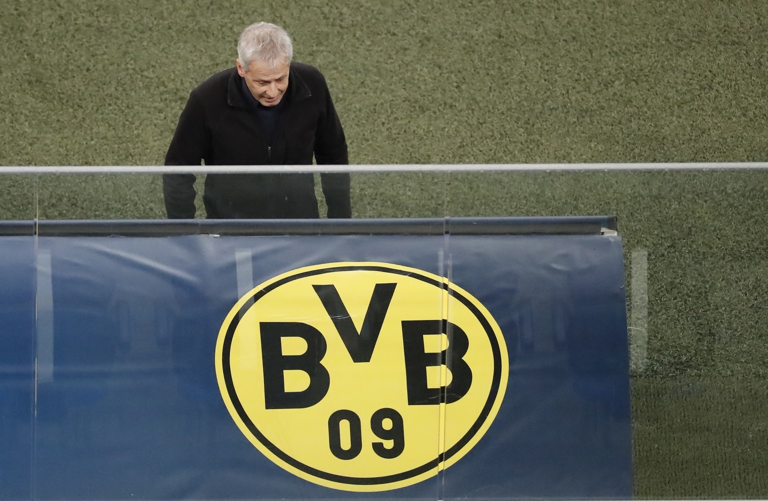 epa08870955 Borussia Dortmund&#039;s head coach Lucien Favre in action during the UEFA Champions League group F soccer match between Zenit St. Petersburg and Borussia Dortmund in St. Petersburg, Russi ...