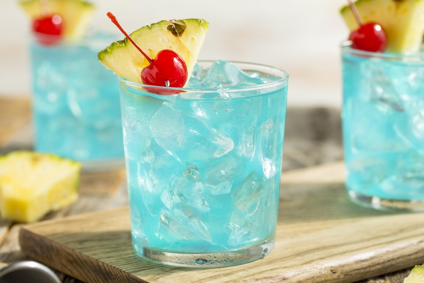 blue hawaii cocktail blue curacao hawaiian drinks alkohol trinken