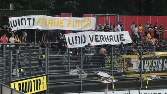 «Winti Fraue figgä und verhaue»: Das Transparent der Fans des FC Schaffhausen.