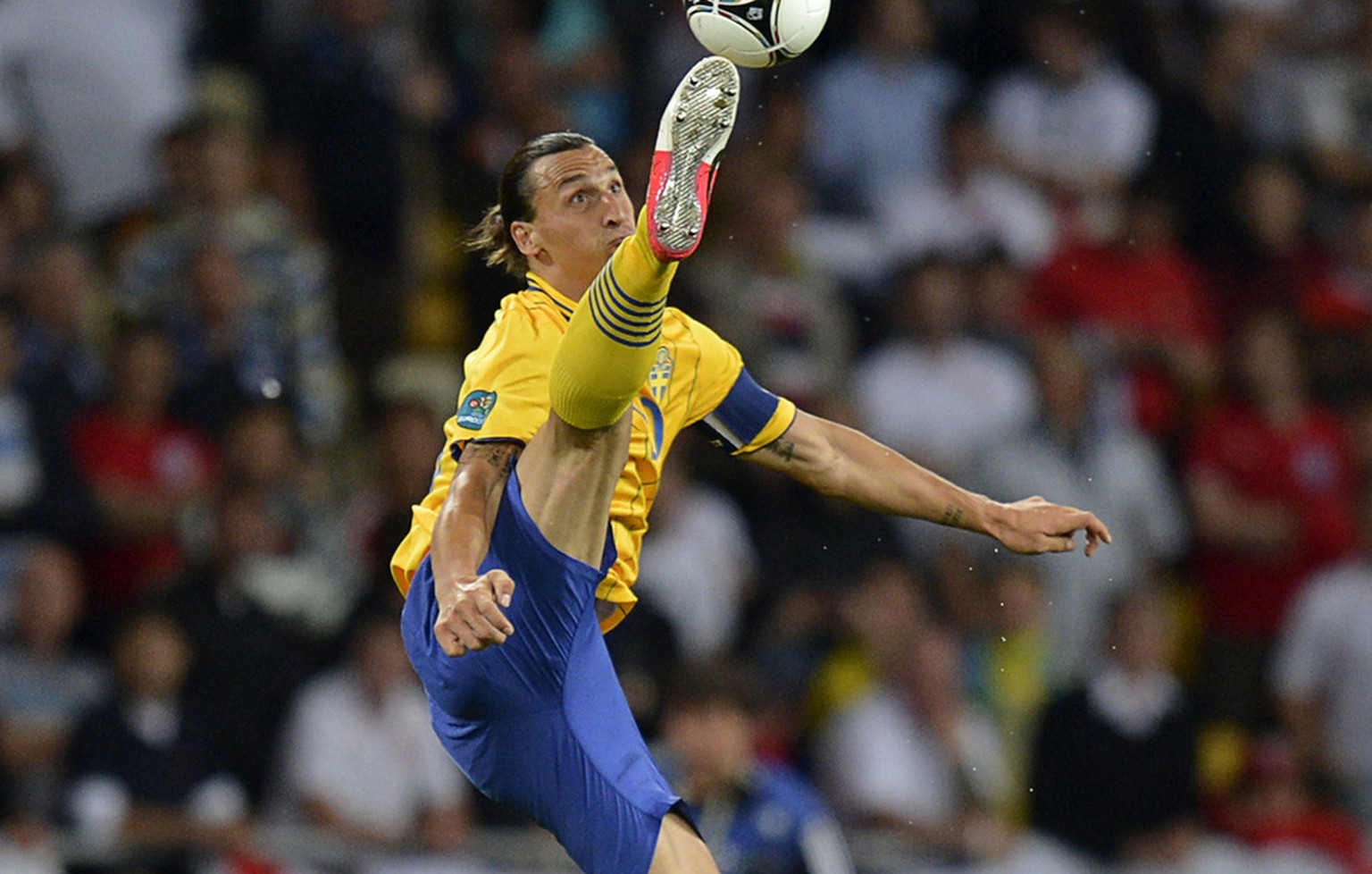 Sweden&#039;s Zlatan Ibrahimovic tries to stop the ball during the Euro 2012 soccer championship Group D match between Sweden and England in Kiev, Ukraine, Friday, June 15, 2012. (AP Photo/Martin Meis ...