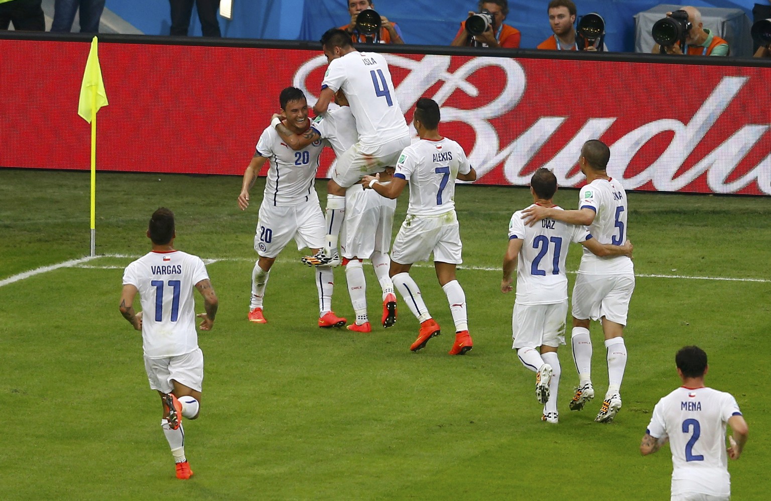 Die entfesselten Chilenen schlagen Spanien 2:0 und kicken den Weltmeister damit aus dem Turnier