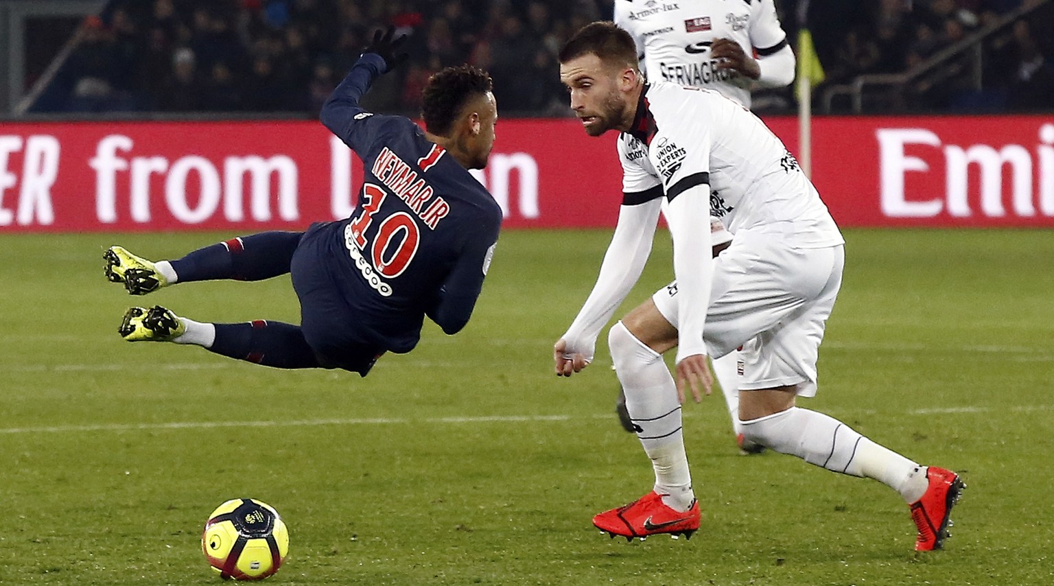 PSG&#039;s Neymar, left, is fouled by Guingamp&#039;s Lucas Deaux during the League One soccer match between Paris Saint Germain and Guingamp at the Parc des Princes stadium in Paris, Saturday, Jan. 1 ...