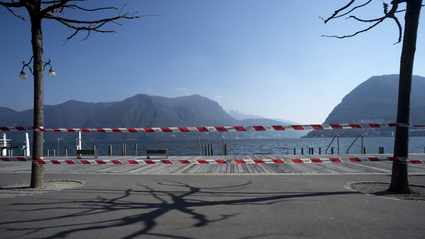 Das Ufer am Luganersee ist wegen der Coronakrise abgesperrt, am Donnerstag, 2. April 2020, in Lugano. (KEYSTONE/Ti-Press/Francesca Agosta)