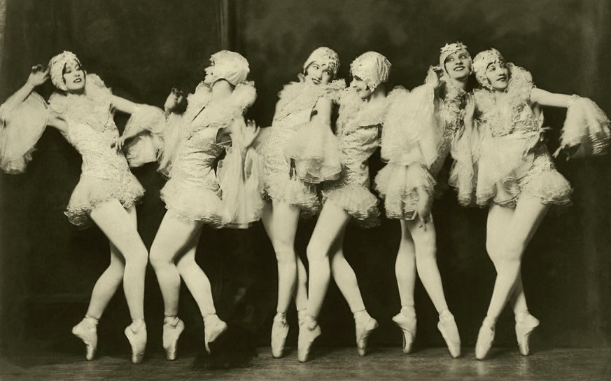Ziegfield Follies showgirls retro new york amerika 
https://imgur.com/gallery/QwkjT