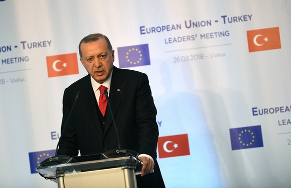 epa06631048 Turkish President Recep Tayyip Erdogan speaks during the summit meeting between the leaders of the European Union and Turkey on at Evksinograd Residence in the town of Varna, Bulgaria on 2 ...