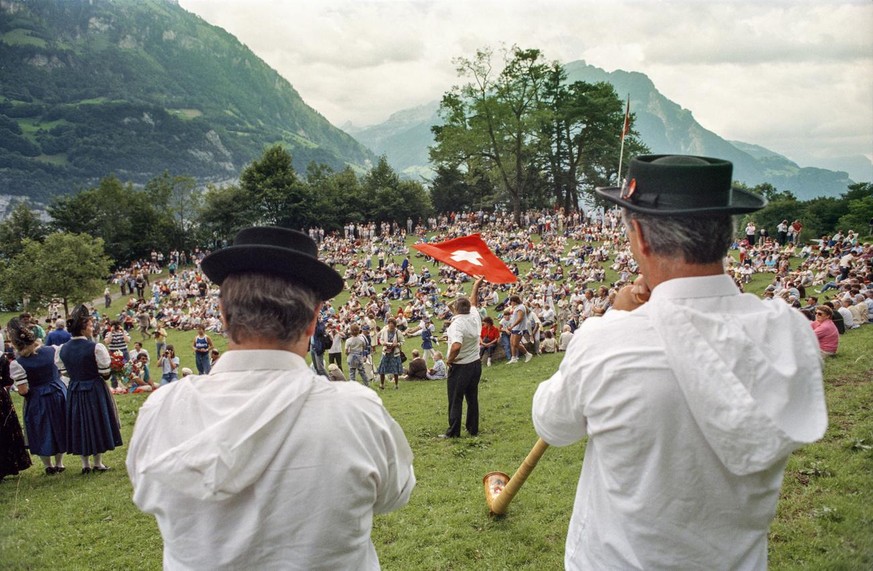 Swiss National Day celebration on the Ruetli meadow, canton of Uri, Switzerland, on August 1, 1989. (KEYSTONE/Str)

Bundesfeier der Schweiz. Auf dem Ruetli, Geburtsstaette der Eidgenossenschaft, wird  ...