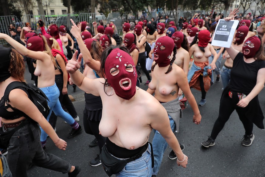 epa06743042 Demonstrators protest against gender violence in Santiago, Chile, 16 May 2018. Thousands protested at the Chilean capital and other Chilean cities against gender violence and for non-sexis ...
