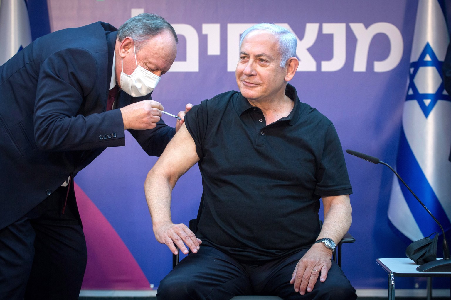 epa08929176 Israeli Prime Minister Minister Benjamin Netanyahu is administered the second jab of the Covid-19 vaccine, at Sheba Medical Center in Ramat Gan, Israel, 09 January 2021. Netanyahu received ...