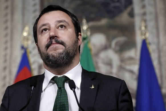 epa06754536 The Lega party&#039;s leader Matteo Salvini addresses the media after a meeting with Italian President Sergio Mattarella at the Quirinal Palace, Rome, Italy, 21 May 2018. 5-Star Movement ( ...