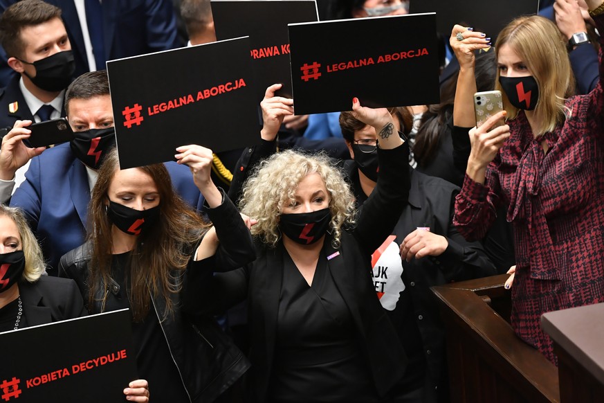 epa08777543 Female opposition deputies block the rostrum of the Sejm as the &#039;For Life&#039; programs were announced in the Lower House in Warsaw, Poland, 27 October 2020. The beginning of the Sej ...