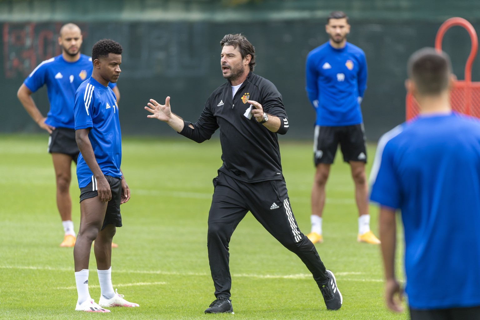 epa08639677 FC Basel���s new head coach Ciriaco Sforza during his first training session in the St. Jakob-Park training area in Basel, Switzerland, on 01 September 2020. EPA/GEORGIOS KEFALAS