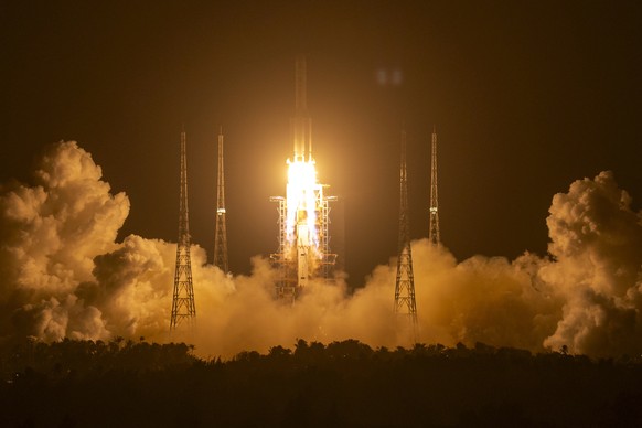 A Long March-5 rocket carrying the Chang&#039;e 5 lunar mission lifts off at the Wenchang Space Launch Center in Wenchang in southern China&#039;s Hainan province, early Tuesday, Nov. 24, 2020. China& ...