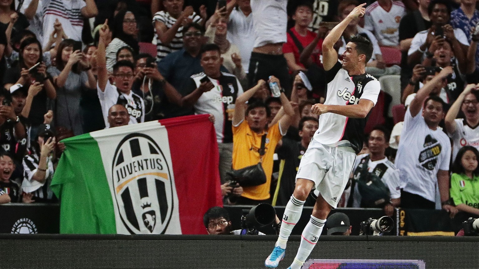 epa07731391 Juventus&#039; Cristiano Ronaldo celebrates after scoring the 2-1 lead during the International Champions Cup (ICC) soccer match between Juventus FC and Tottenham Hotspur at the National S ...