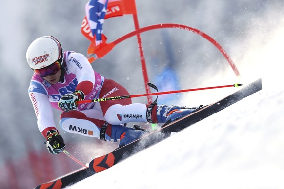 Switzerland&#039;s Gino Caviezel competes during a ski World Cup men&#039;s Giant Slalom in Adelboden, Switzerland, Saturday, Jan.12, 2019. (AP Photo/Shinichiro Tanaka)