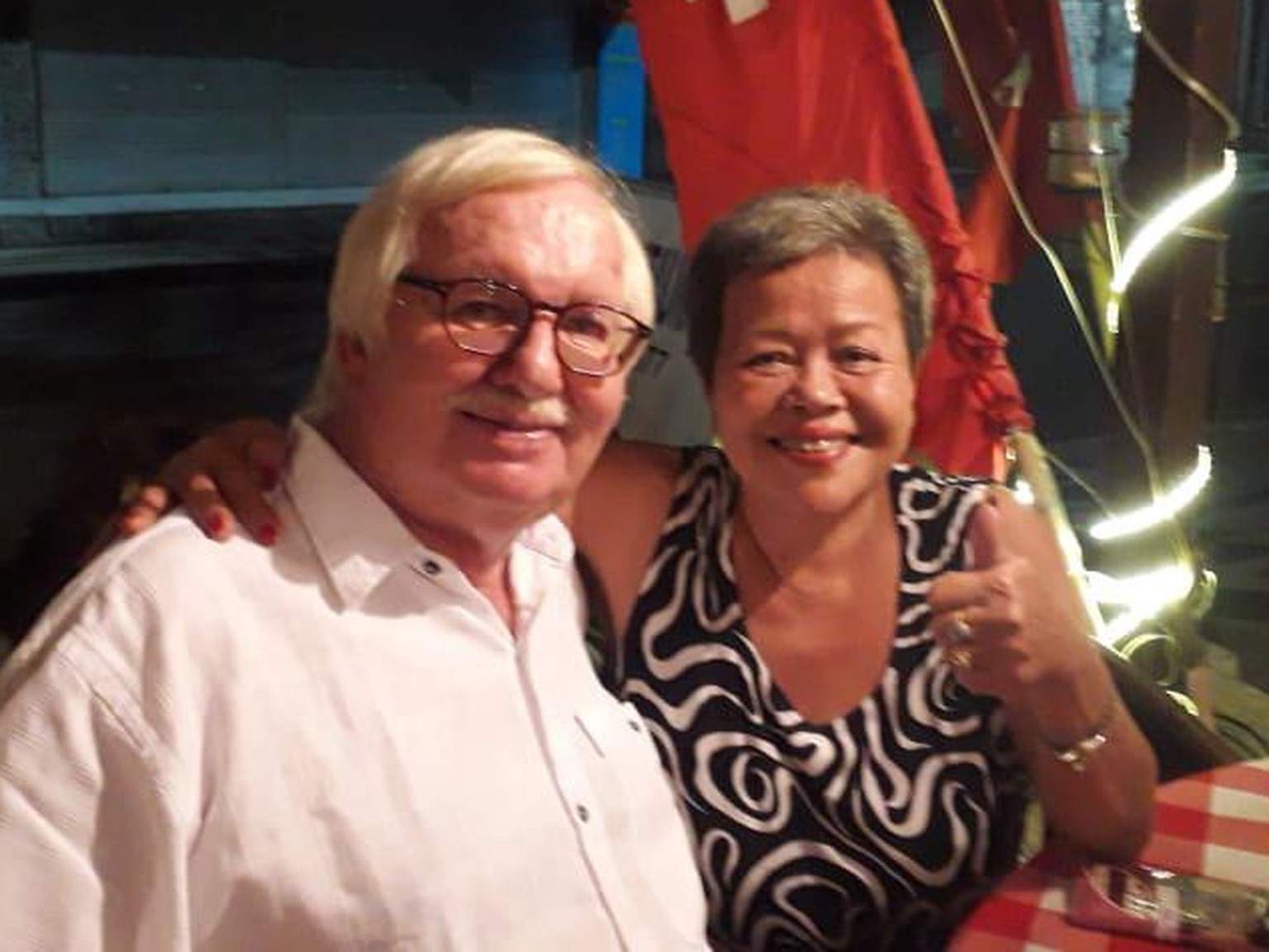 Jon Zürcher und seine Frau Suci hoffen, dass ihr Sohn bald nach Bali reisen darf.