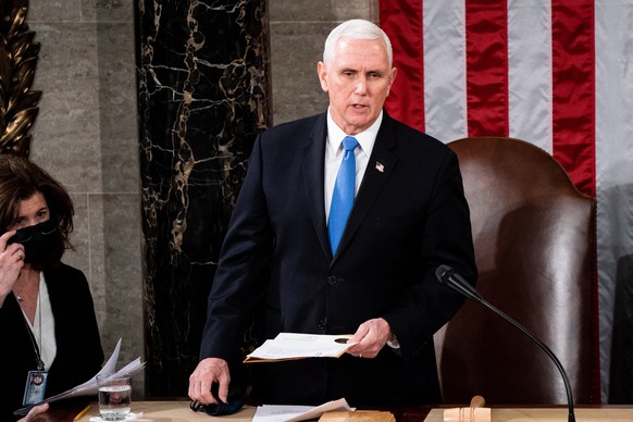 epa08923242 Vice President Mike Pence presides over a Joint session of Congress to certify the 2020 Electoral College results on Capitol Hill in Washington, DC, USA, 06 January 2021. EPA/Erin Schaff / ...