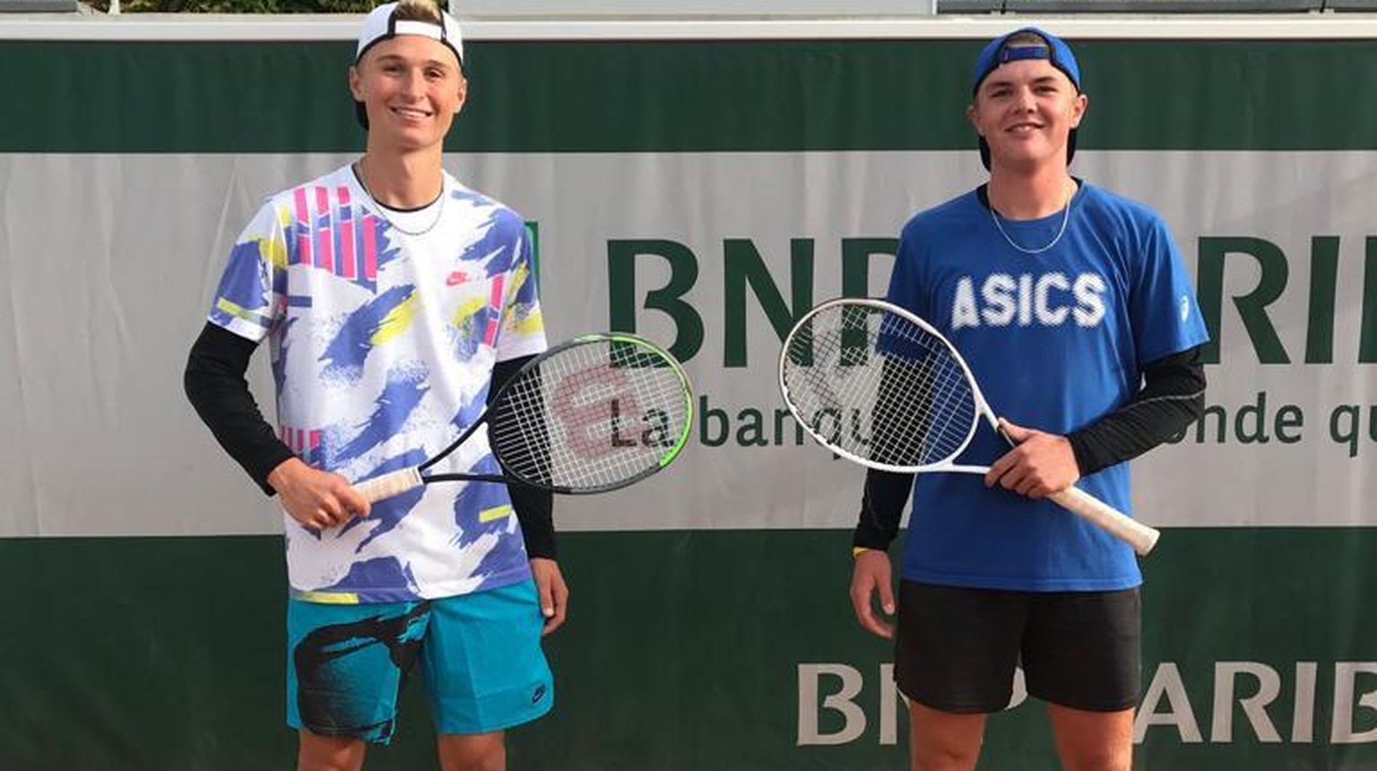Leandro Riedi (l.) und Dominic Stricker (r.) gehören beim French Open zu den Favoriten auf den Junioren-Titel.