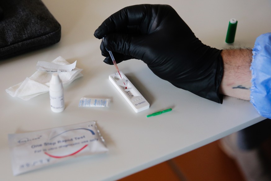 epa08361132 A team of paramedics during a serology test with a resident ithat can discover whether a person has ever been exposed to the novel coronavirus, Cascais, Portugal, 13th April 2020. The Casc ...